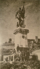 Fotografía del monumento (c. 1900)