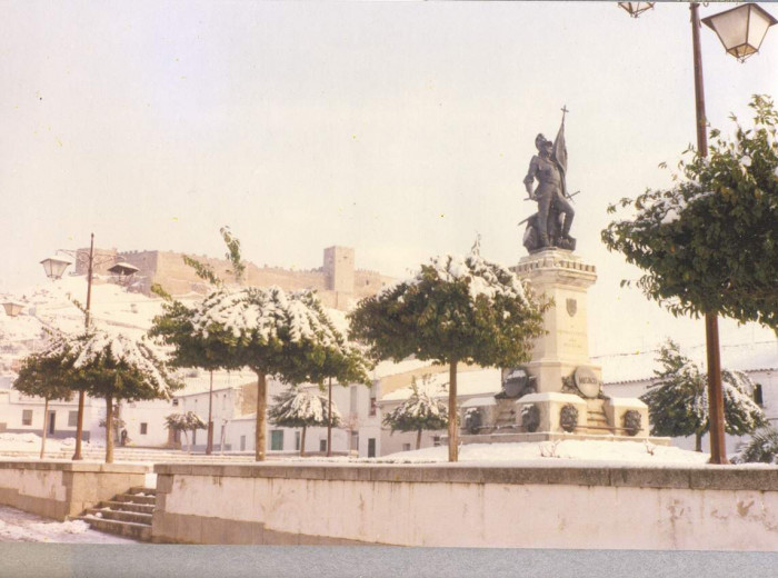PLAZA DE H. CORTÉS Y CASTILLO. Nevada de 1983 en Medellín (España)