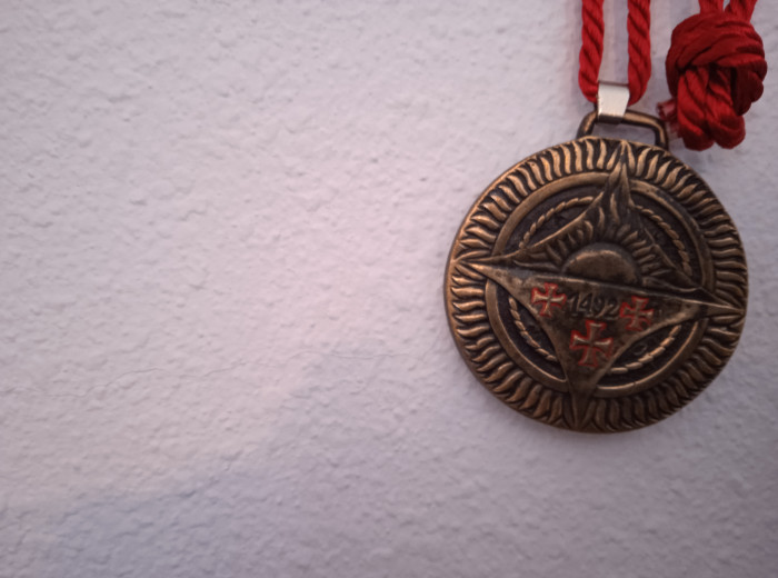145. Medalla conmemorativa de la Asociación Alcaldes para el V Centenario.