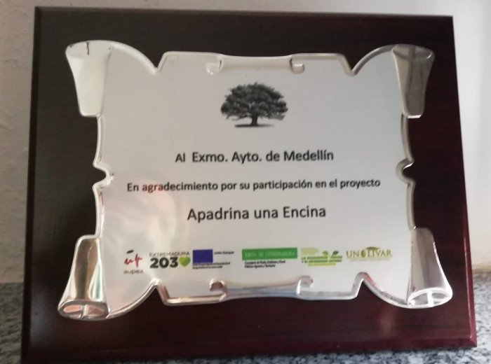 135. Placa conmemorativa de la participación del Ayto. de Medellín en el programa APADRINA UNA ENCINA (2019)