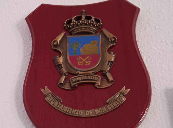 160. Escudo donado por el Ayuntamiento. (25*19)