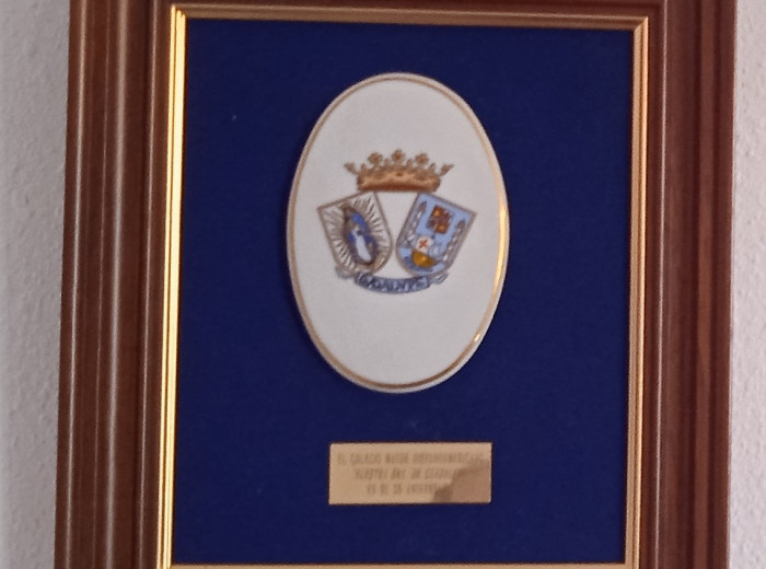 163. Emblema de los Alcaldes para el V. Centenario.