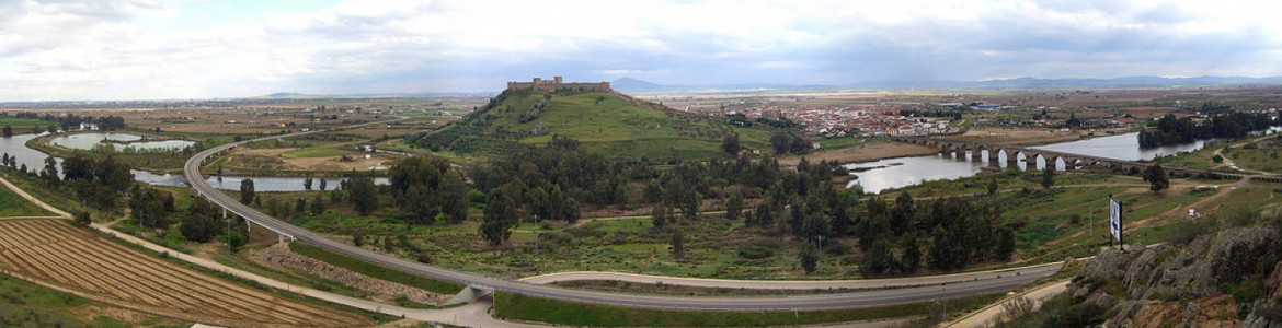 Vista del cerro del castillo desde la variante de Medellín.