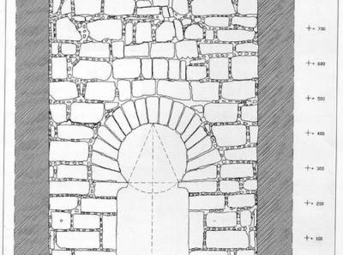 Alzado de la puerta principal del castillo de Trujillo.