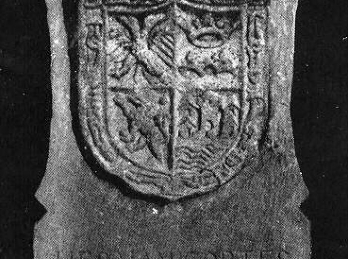 Escudo nobiliario de Cortés, rescatadde entre los escombros del Conv. de San Francisco por  Eduardo R. Gordillo.