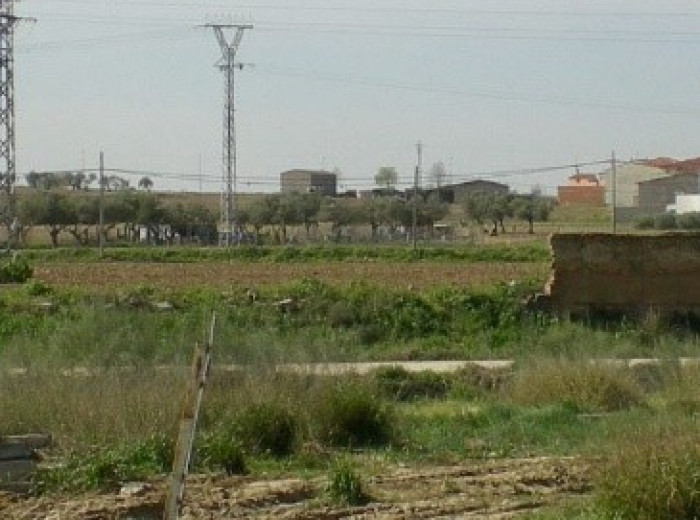 Vista exterior de los tapiales perimetrales del convento