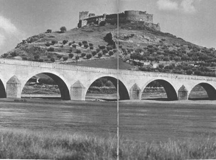 Imagen del puente y castillo.